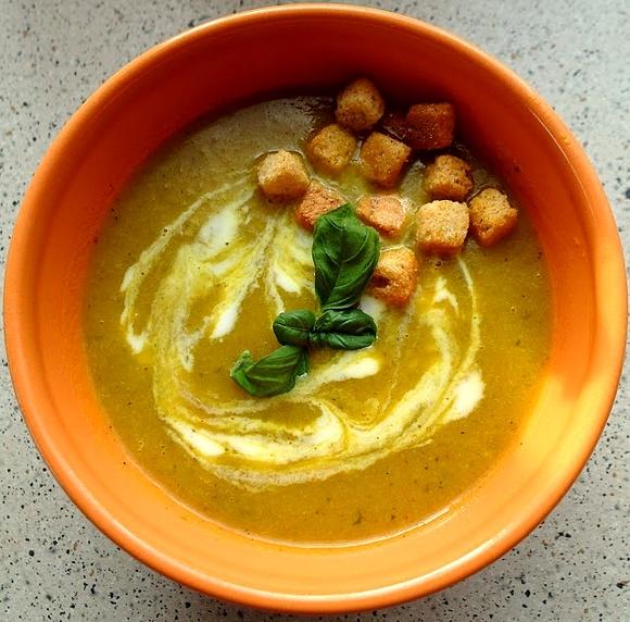 Krem z selera naciowego z curry
