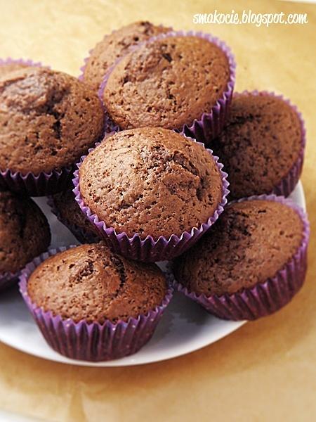 Muffiny z czekoladą i suszonymi wiśniami