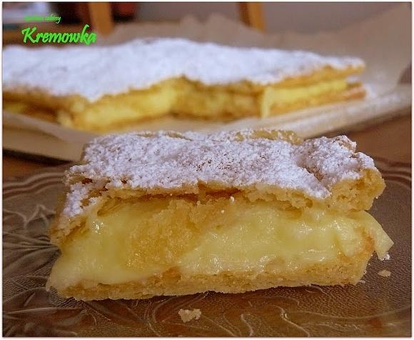 Kremówka z ciasta na szybką i pyszną wersję