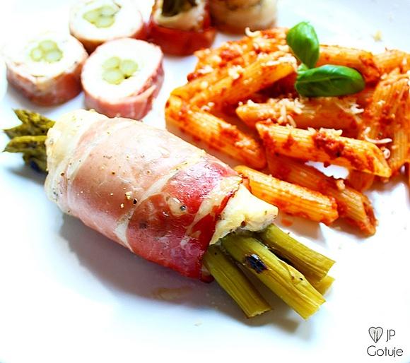 Roladki drobiowe z zielonymi szparagami w szynce parmeńskiej