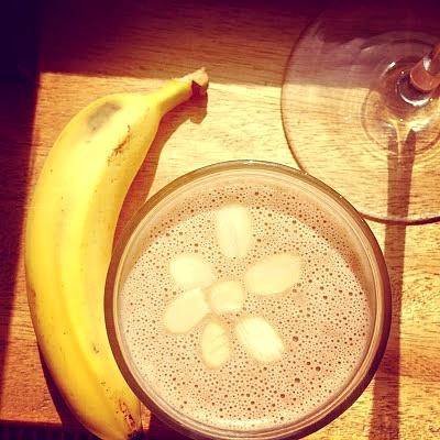 Koktajl bananowy z masłem orzechowym