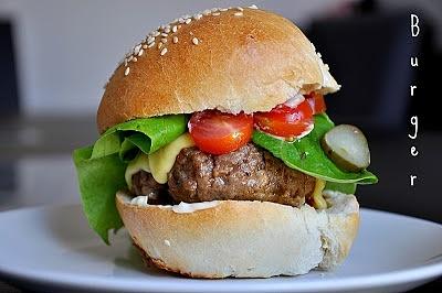 Hamburgery z własnym soczystym burgerem Jamiego Olivera