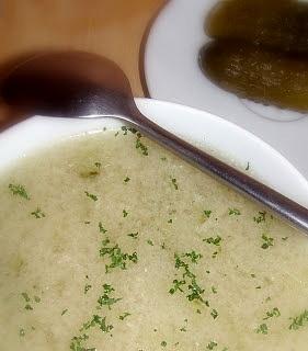 Barszczyk z kiszonych ogórków
