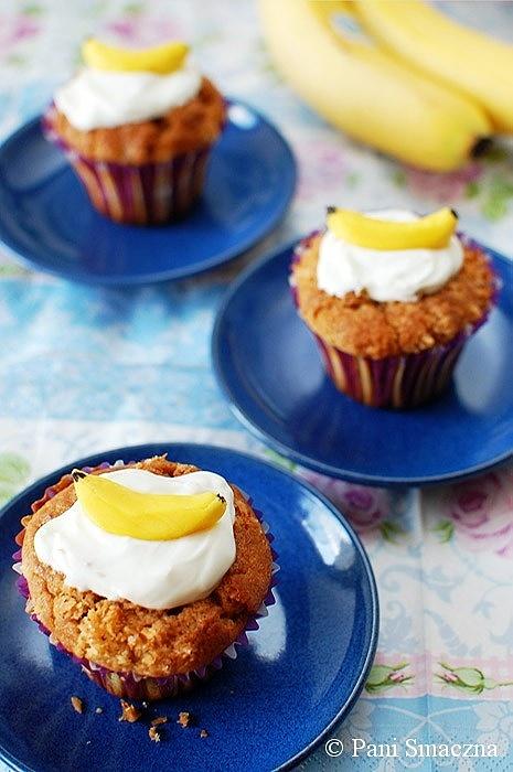 Wilgotne muffinki bananowo-serowe