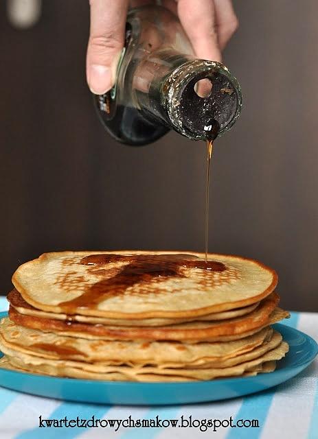 Orkiszowe pancakes z bananami