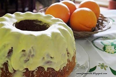 Pomarańczowa babka drożdżowa z sokiem i skórką