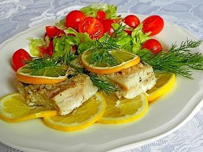 Mintaj w sosie cytrynowo-czosnkowym