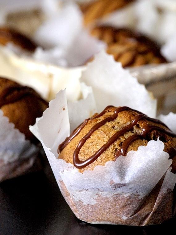 Cynamonowe muffiny z powidłami i lukrem czekoladowym