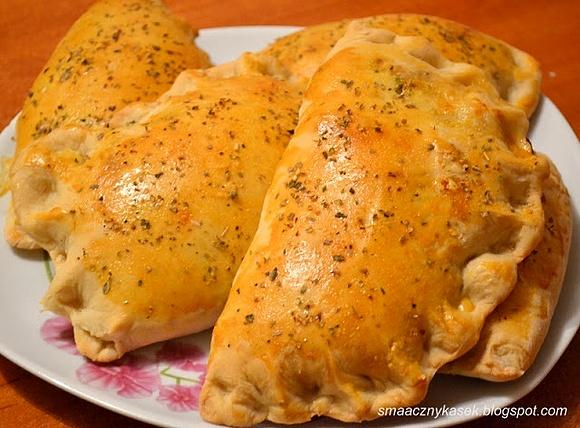 Calzone z prawdziwkami i indykiem