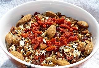 Jogurt z musli i jagodami