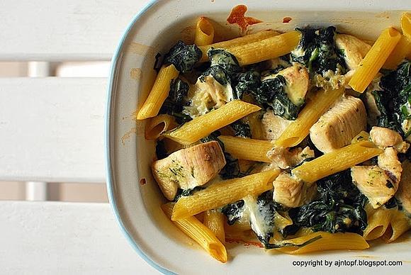 Zapiekanka z penne, szpinakiem i kurczakiem
