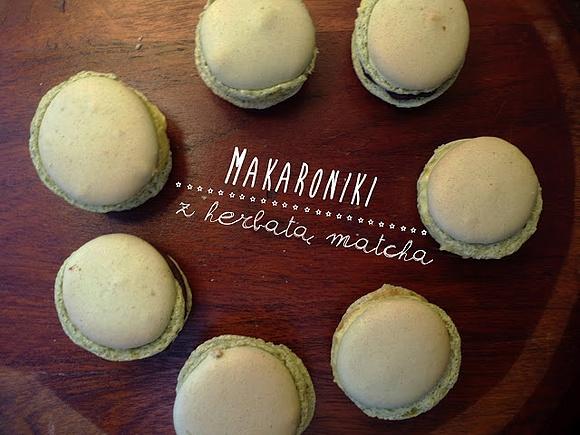 Zielone makaroniki z kremem limonkowym