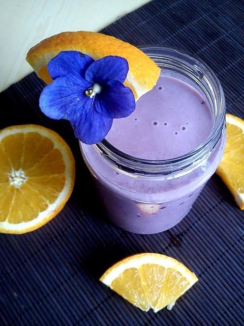 Smoothie bananowo-jagodowe na zdrowie i orzeźwienie