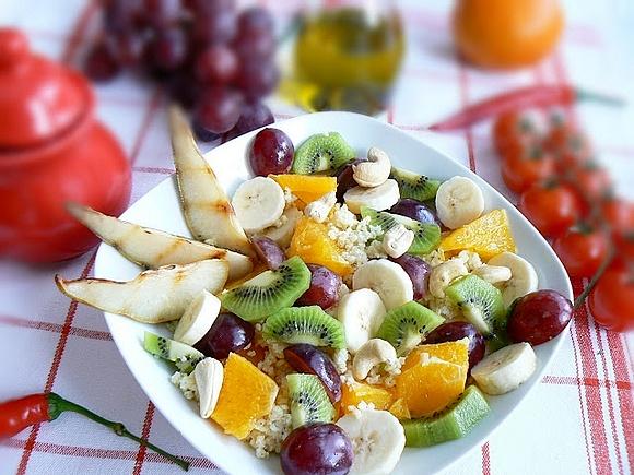 Pomarańczowy kuskus z owocami