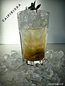 Caipirinha - brazylijski drink z rumem i limonką