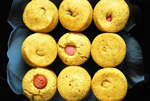 Kukurydziane muffinki z parówką