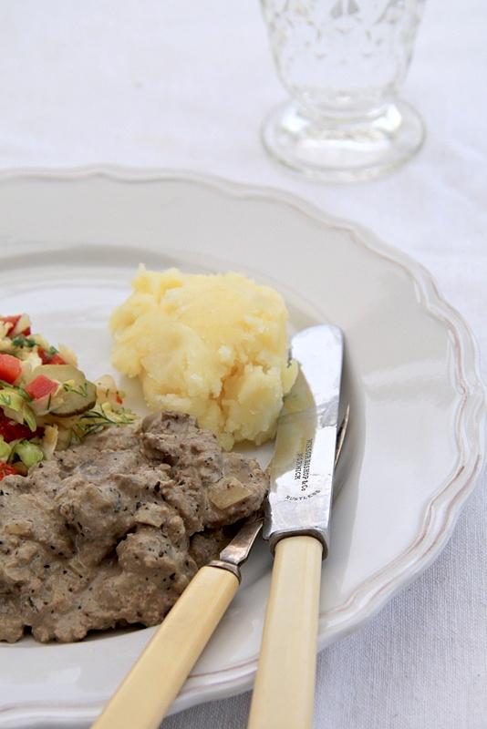 Wątróbki drobiowe w sosie śmietanowym z bazylią