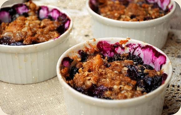 Crumble z owoców leśnych
