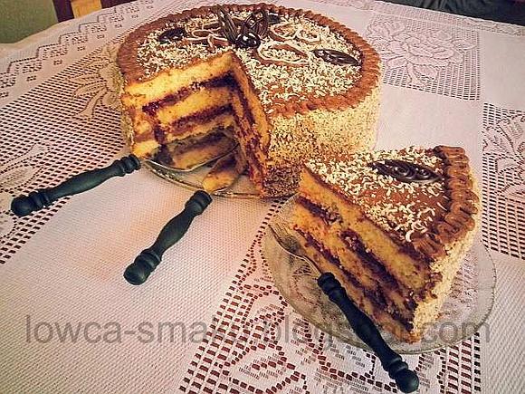 Tort czekoladowy z dżemem wiśniowym