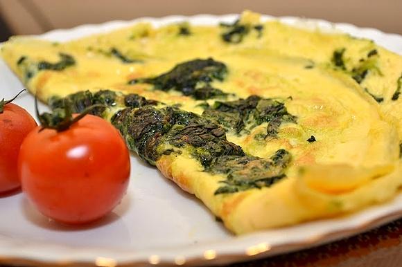 Omlet ze szpinakiem, zdrowe śniadanie