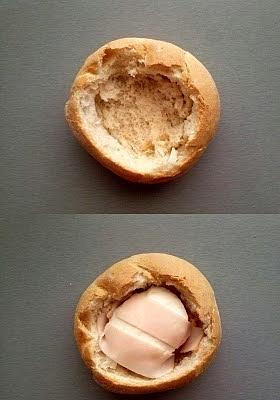 Zapiekana bułka z jajkiem sadzonym i mozzarellą
