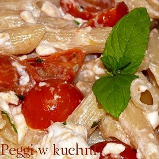 Penne z fetą i pomidorkami
