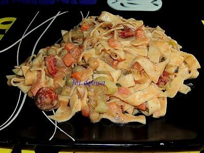 Makaron chilli z sosem pomidorowo-kokosowym