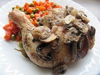 Udka w pieczarkach i czerwonej cebuli