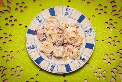 Sałatka z tortellini serowymi