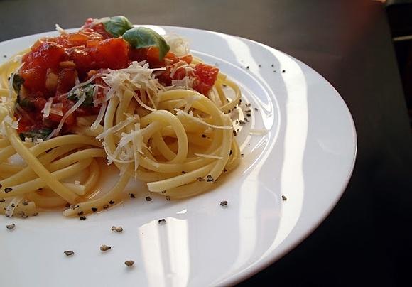 Spaghetti z pomidorami