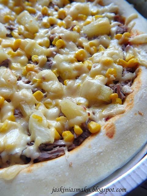Pizza z tuńczykiem i ananasem