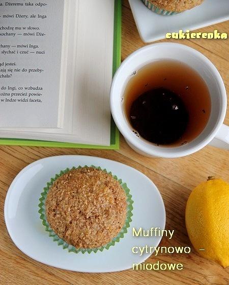 Muffiny cytrynowo-miodowe z otrębami