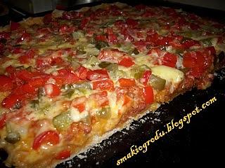 Pizza z mięsem mielonym i warzywami na rozmiar xxl