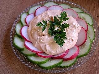 Pasta twarożkowa z olejem lnianym i pomidorami