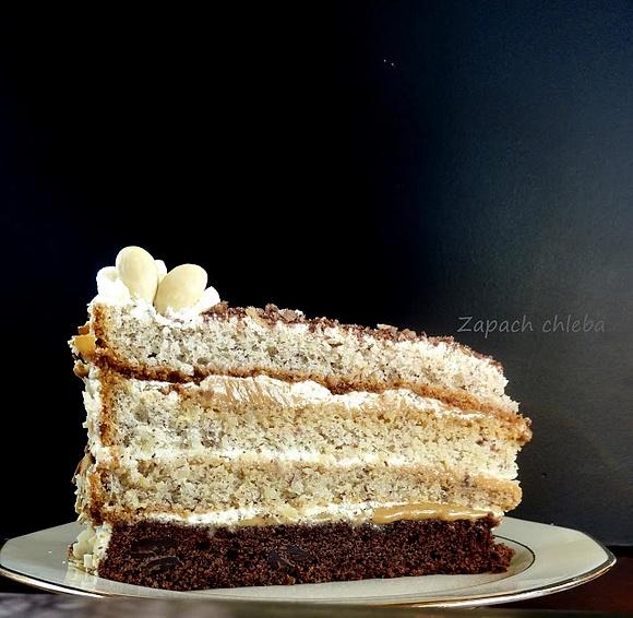 Migdałowy tort kajmakowy