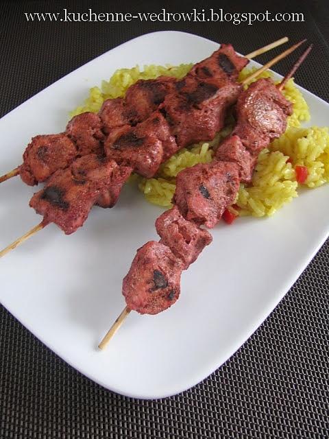 Szaszłyki z kurczaka tandoori i pikantny żółty ryż