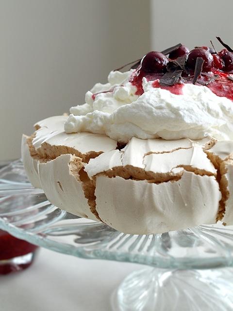 Pavlova z frużeliną owocową