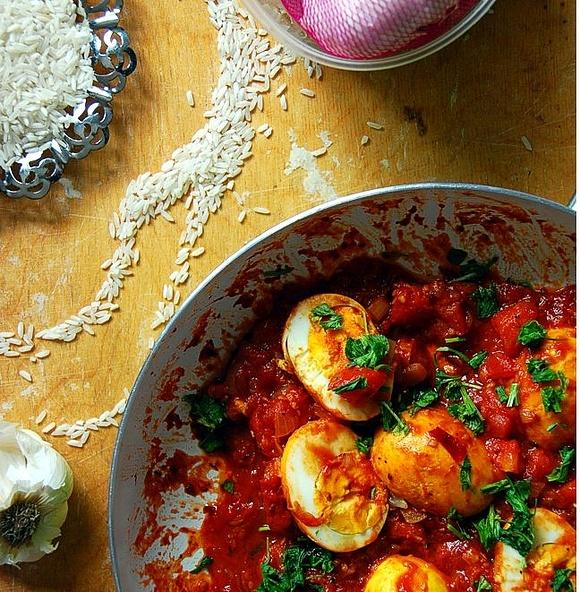 Curry ze złocistymi jajkami Naomi Duguid