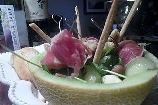 Melon z prosciutto i rybą - włoska inspiracja na przystawkę