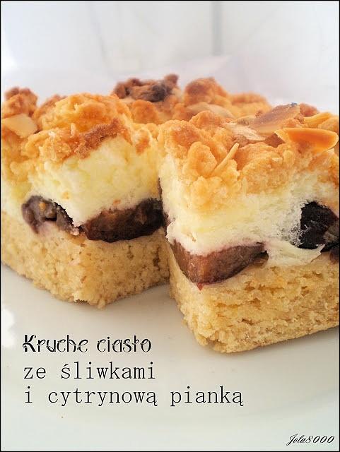 Kruche ciasto ze śliwkami i cytrynową pianką