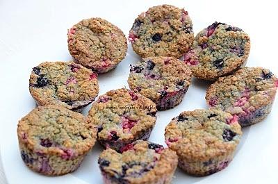 Babeczki owsiane z owocami leśnymi