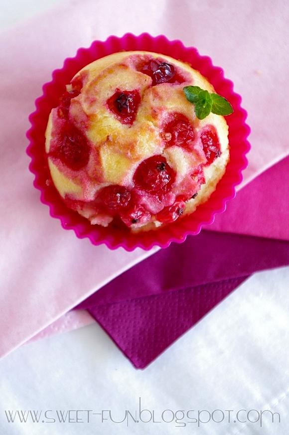 Muffiny z porzeczkami i nalewką wiśniową
