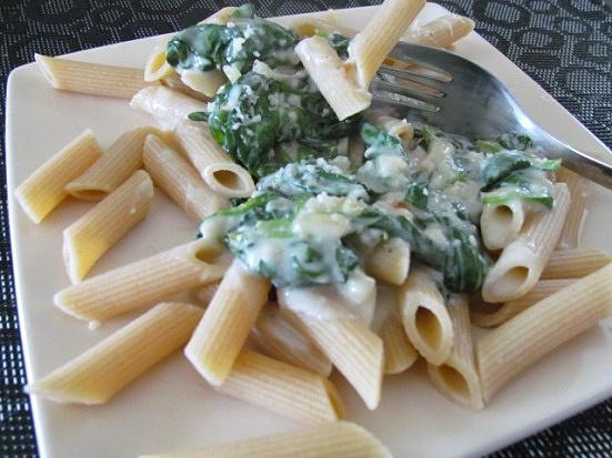 Penne z sosem szpinakowym