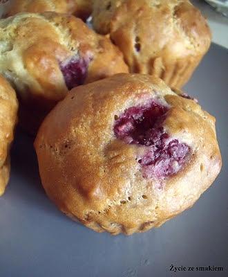 Wiosenne muffiny z malinami