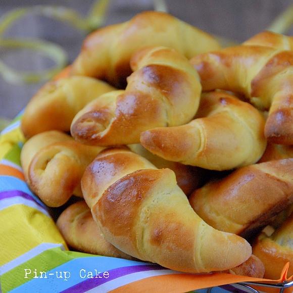 Dyniowe rogaliki z pistacjami