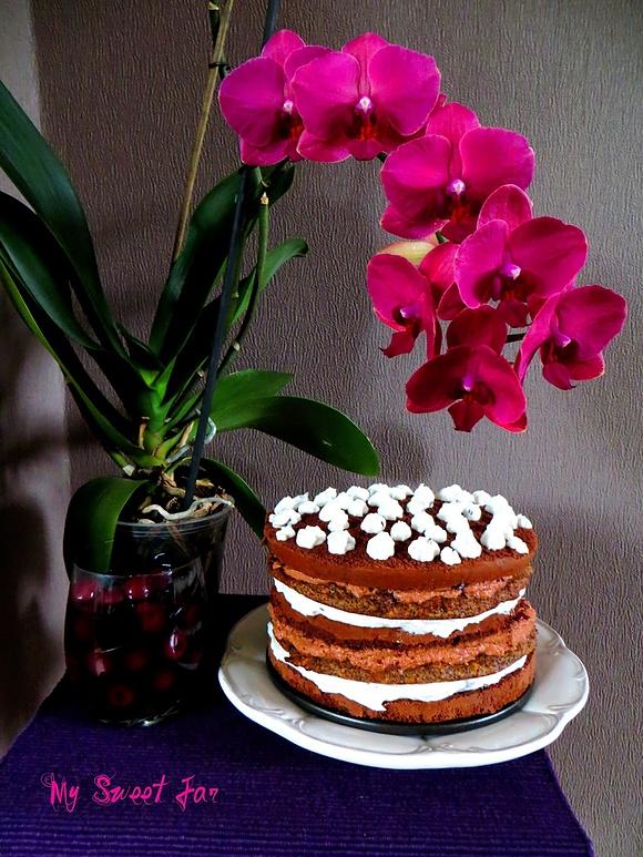Tort czekoladowo wiśniowy z makaronikami