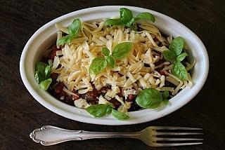 Spaghetti bolognese - klasyczne danie z mięsem i pomidorami