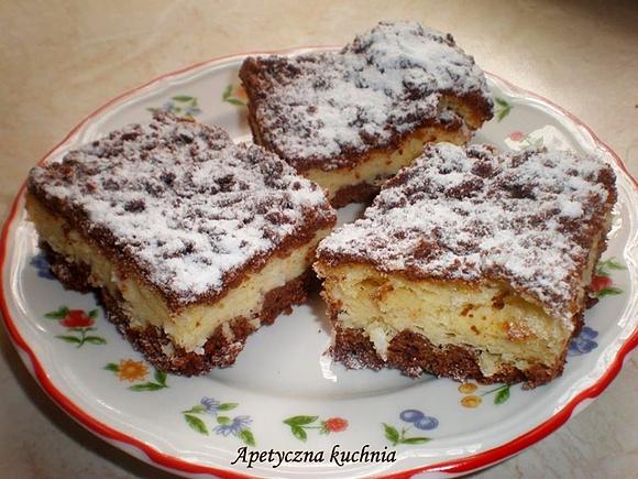 Sernik w cieście kakaowym