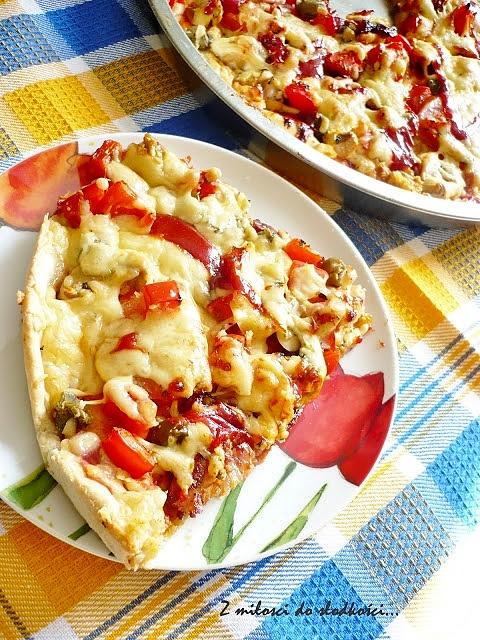 Wypasiona pizza z boczkiem i kaparami