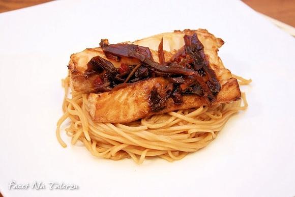 Pieczona ryba w imbirowej marynacie